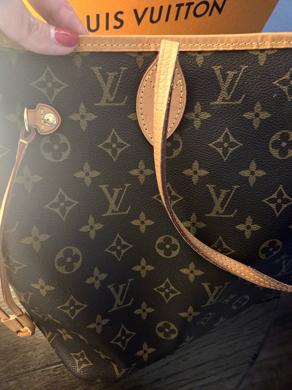 Louis Vuitton Monogram Canvas Tote in Brown with Tan Trim - Picture 5 of 16